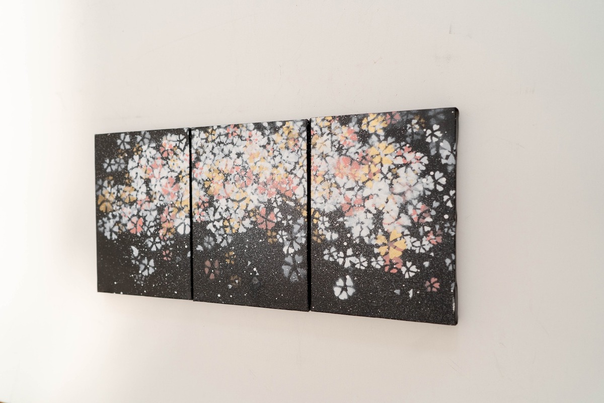 和風アート 雪の結晶と女性スプレーアートS3キャンバス sakura — Artmeter™